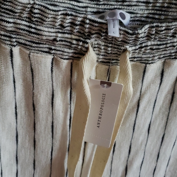 🧜‍♀️HOST PICK!🧜‍ANTHRO 3 DOTS CUTEST PANTS EVER! - Picture 2 of 8